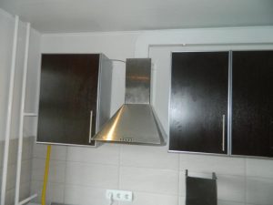 Установка вытяжки на кухне в Колпино